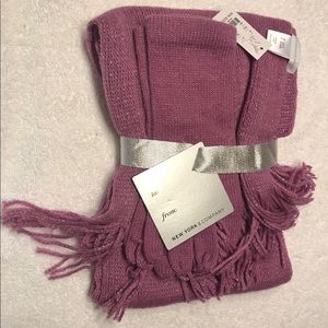 NWT New York and Company Scarf/Glove Gift Set
